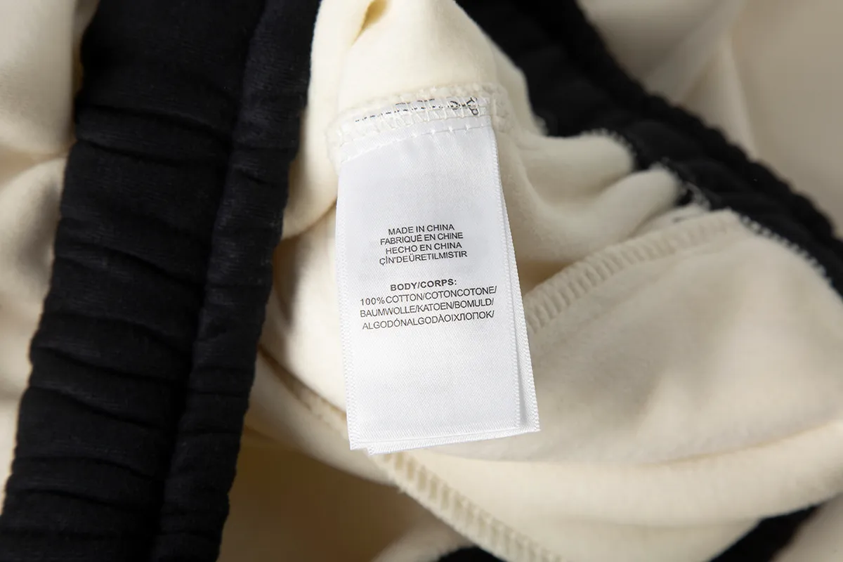 P230 White background picture [Fleet in winter] Style number: 25130# Color: black/navy blue/dark gray/light gray/white gray/beige/light khaki Size: S-XL - Ralph Lauren/Ralph Lauren 2025FW autumn and winter plus velvet contrasting waist design drawstring scimitar version lazy feeling loose couple sweatpants - brushed face velvet lining one piece for winter - custom dyed trouser cord hanging hardware The details are in place - loose fit, scimitar legs, loose upper body without looking too big - RL/lazy autumn and winter sweatpants, a pair of casual sweatpants that are very suitable for CleanFit. Loose fit scimitar fit trousers can be used as couple wear. It has a relaxed feel for daily wear. Contrasting color shakes to increase the overall sense of layering. The sense of drape is visible to the naked eye. The design of the trouser legs can be closed, which can also be very warm and versatile in winter.